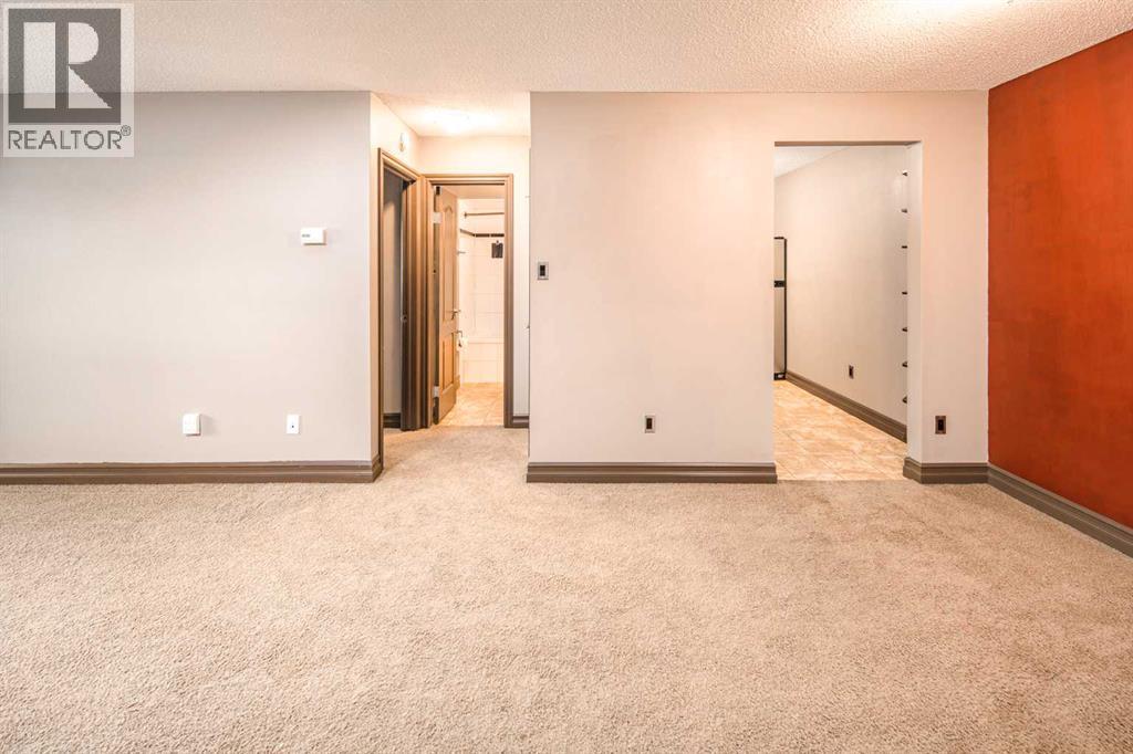 315 Southampton Drive Southwest Property Photo 10
