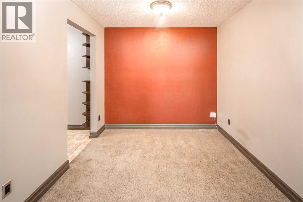 315 Southampton Drive Southwest Property Photo 11