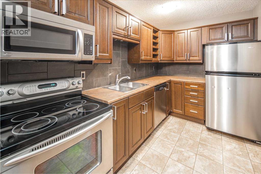 315 Southampton Drive Southwest Property Photo 14