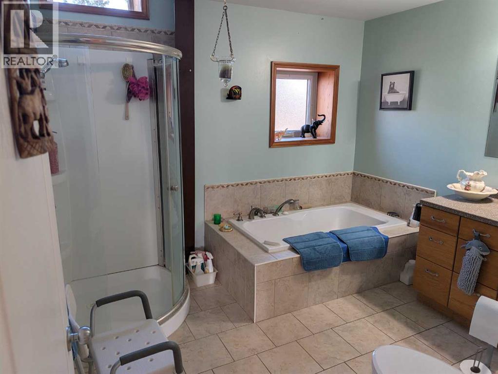 802 Railway Avenue Property Photo 9
