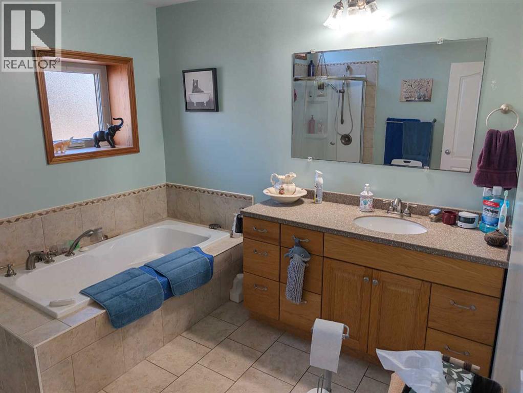 802 Railway Avenue Property Photo 10