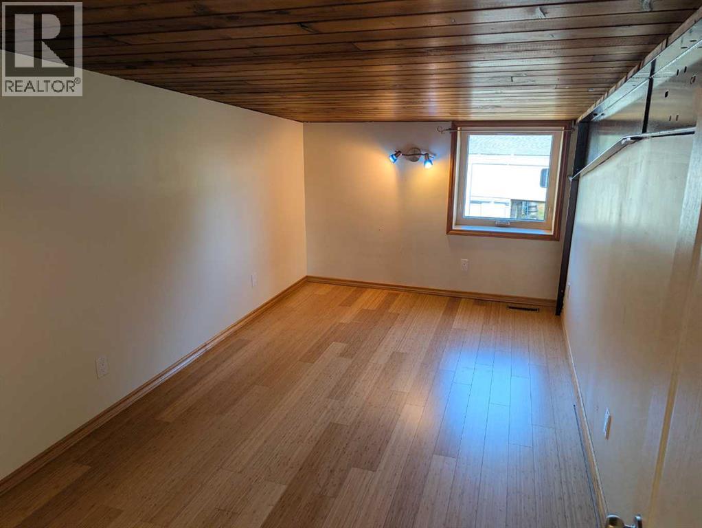 802 Railway Avenue Property Photo 14