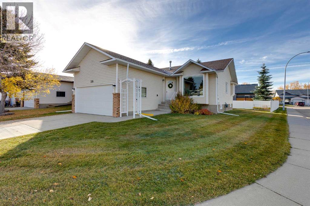 39 Woodside Close Nw Property Photo 1