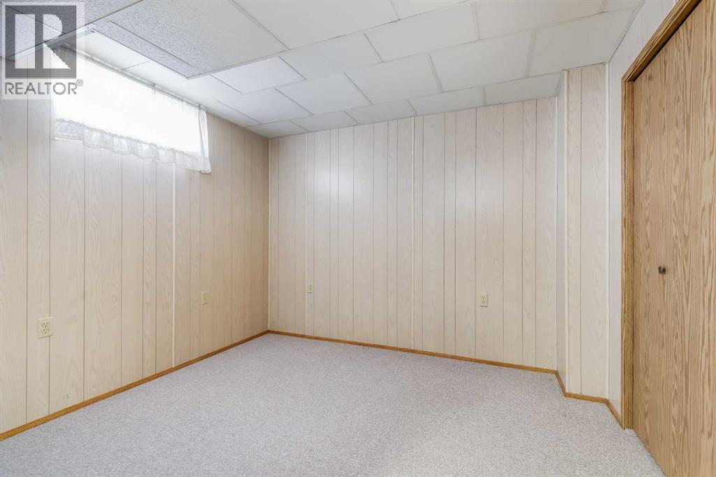 39 Woodside Close Nw Property Photo 24
