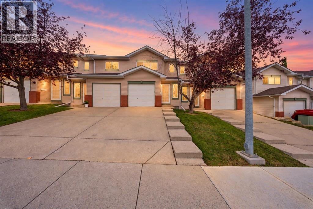 13 Country Hills Rise Nw Property Photo 1