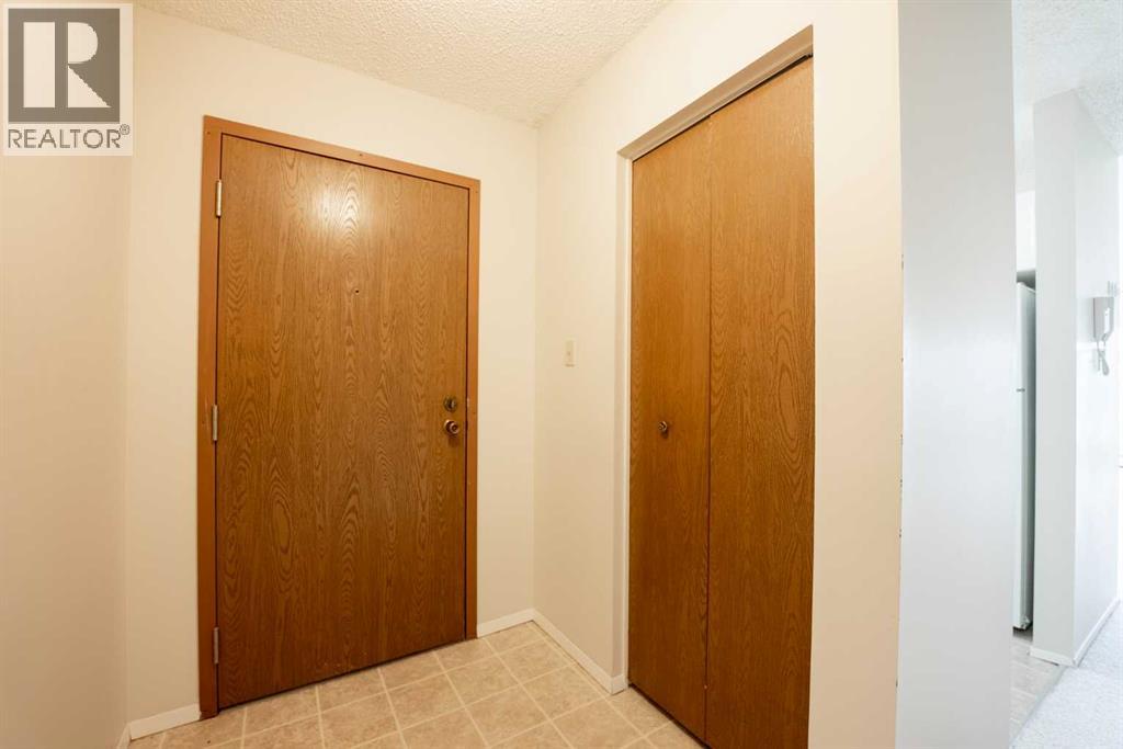 65 Temple Boulevard West Property Photo 8