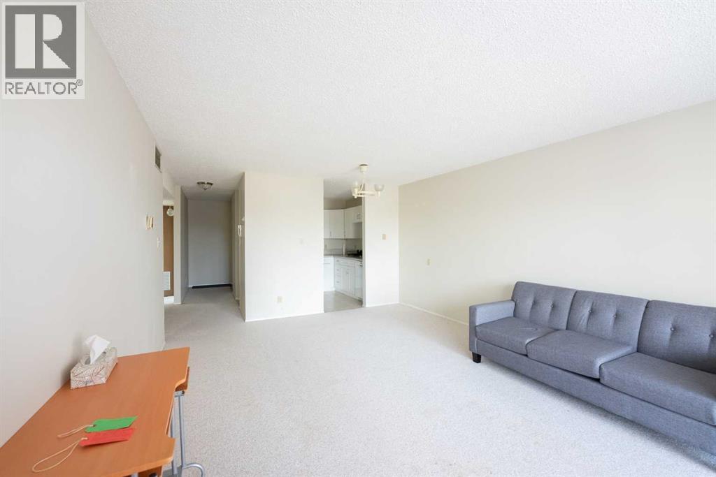 65 Temple Boulevard West Property Photo 10