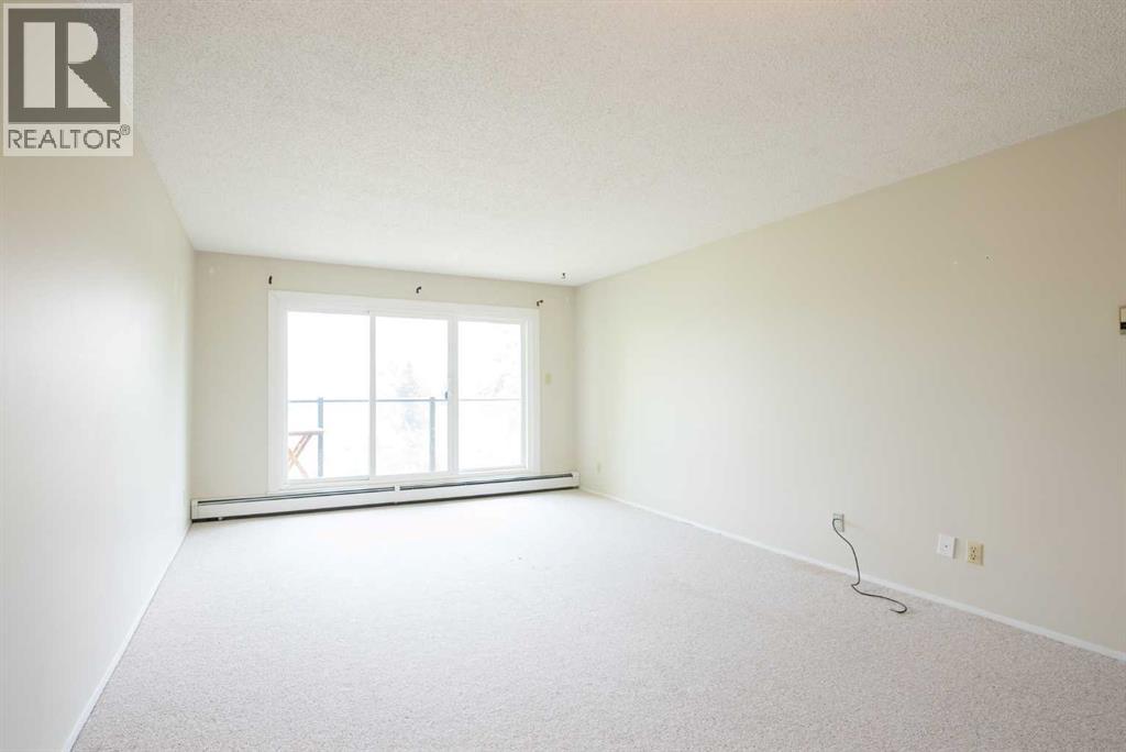 65 Temple Boulevard West Property Photo 11