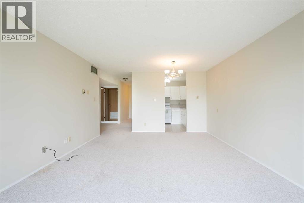 65 Temple Boulevard West Property Photo 12