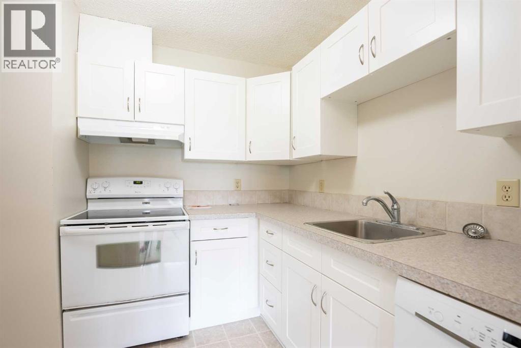 65 Temple Boulevard West Property Photo 13