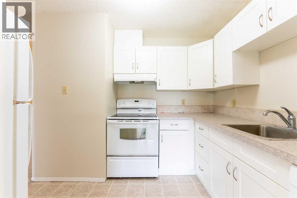 65 Temple Boulevard West Property Photo 14