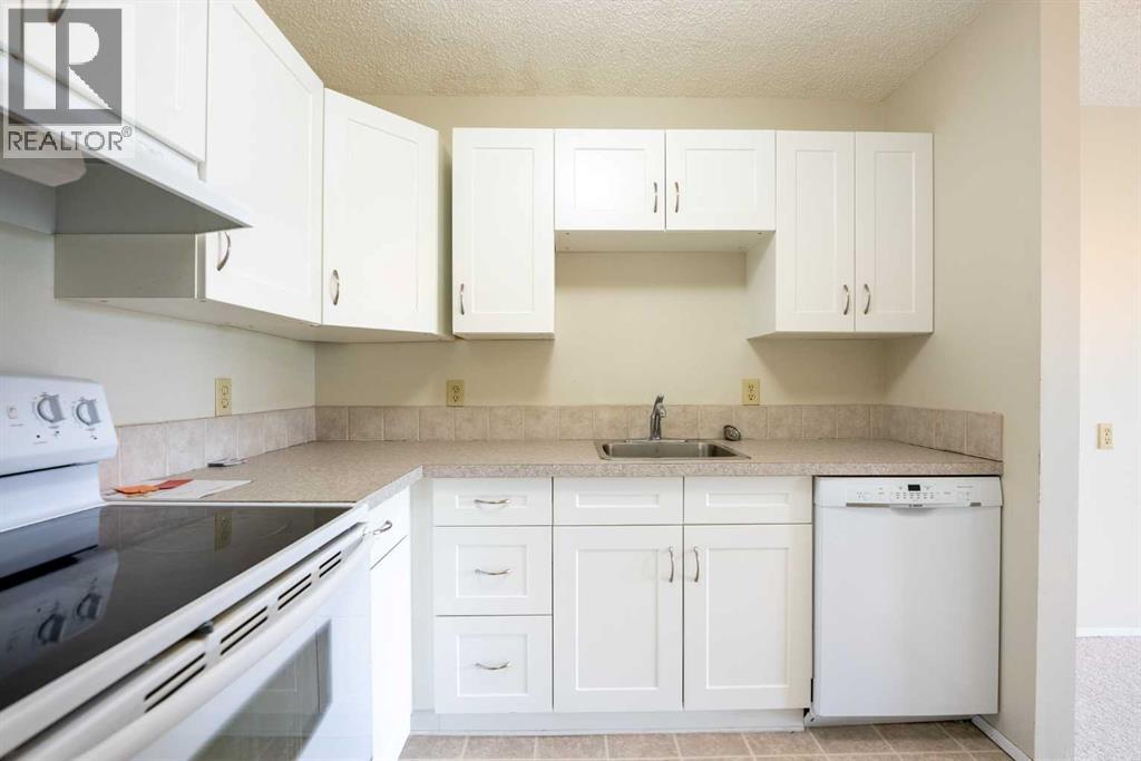 65 Temple Boulevard West Property Photo 15