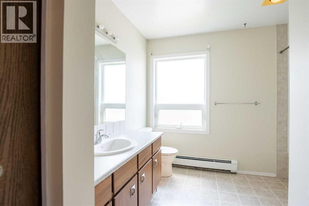 65 Temple Boulevard West Property Photo 16