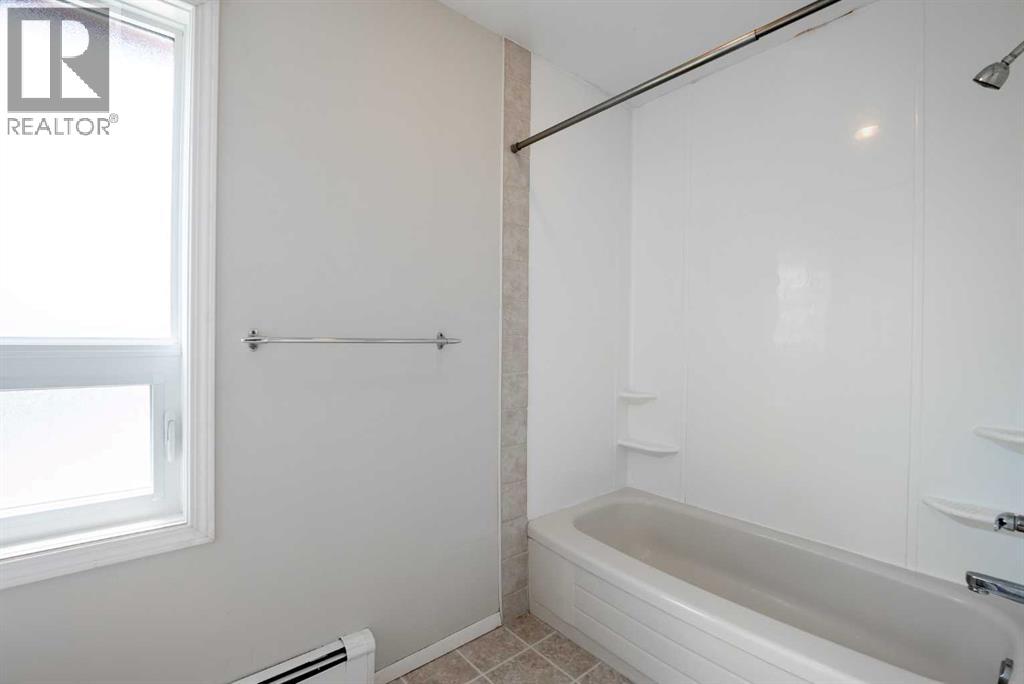 65 Temple Boulevard West Property Photo 18