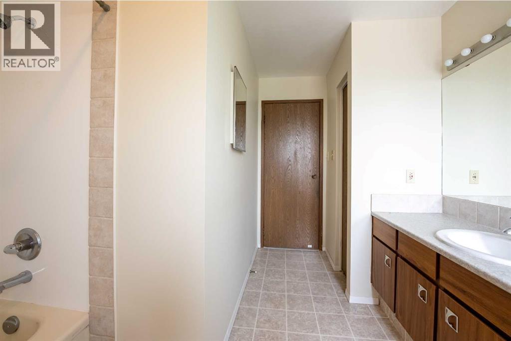 65 Temple Boulevard West Property Photo 19
