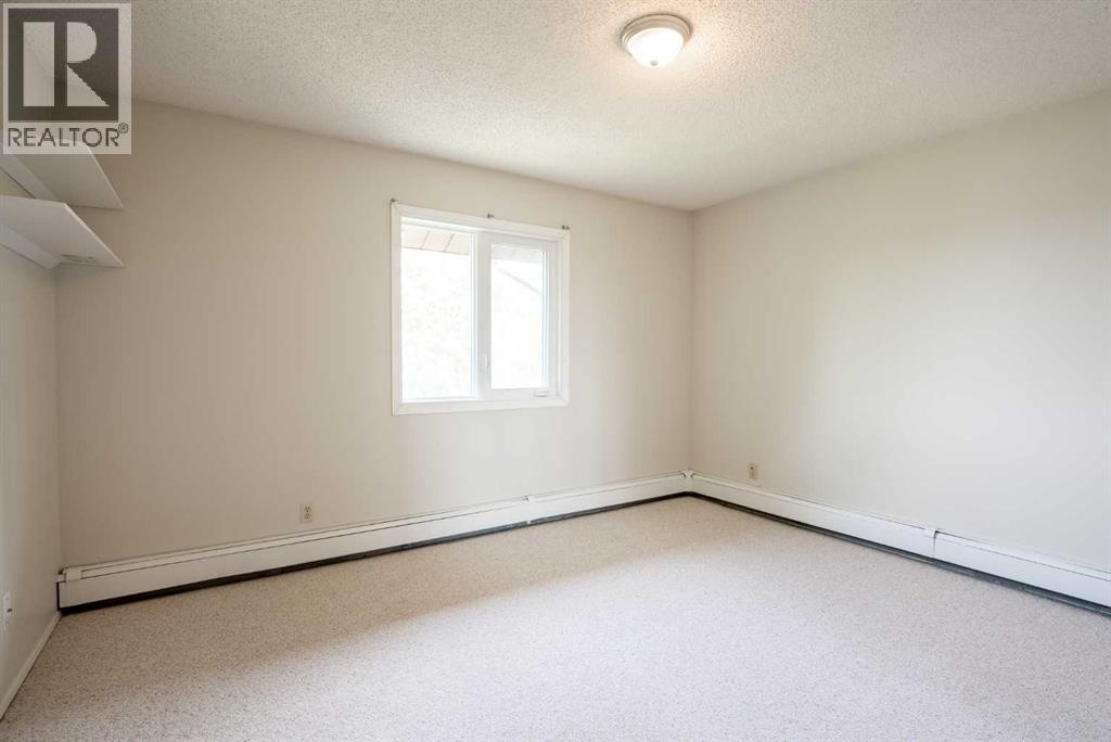 65 Temple Boulevard West Property Photo 21