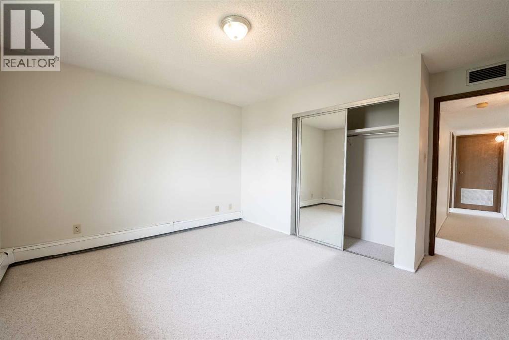 65 Temple Boulevard West Property Photo 23