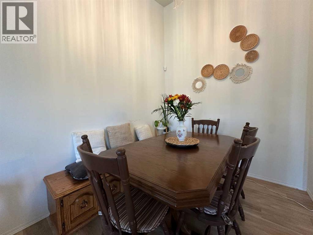 5116 38 Street Property Photo 8