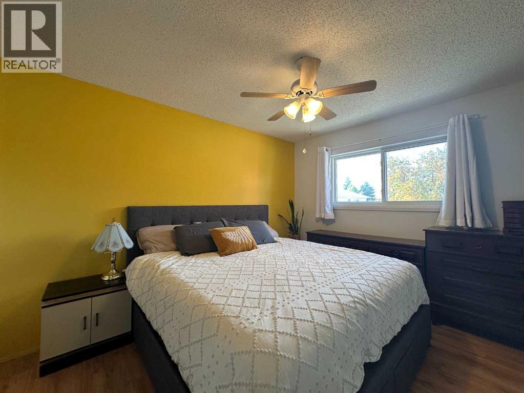 5116 38 Street Property Photo 11
