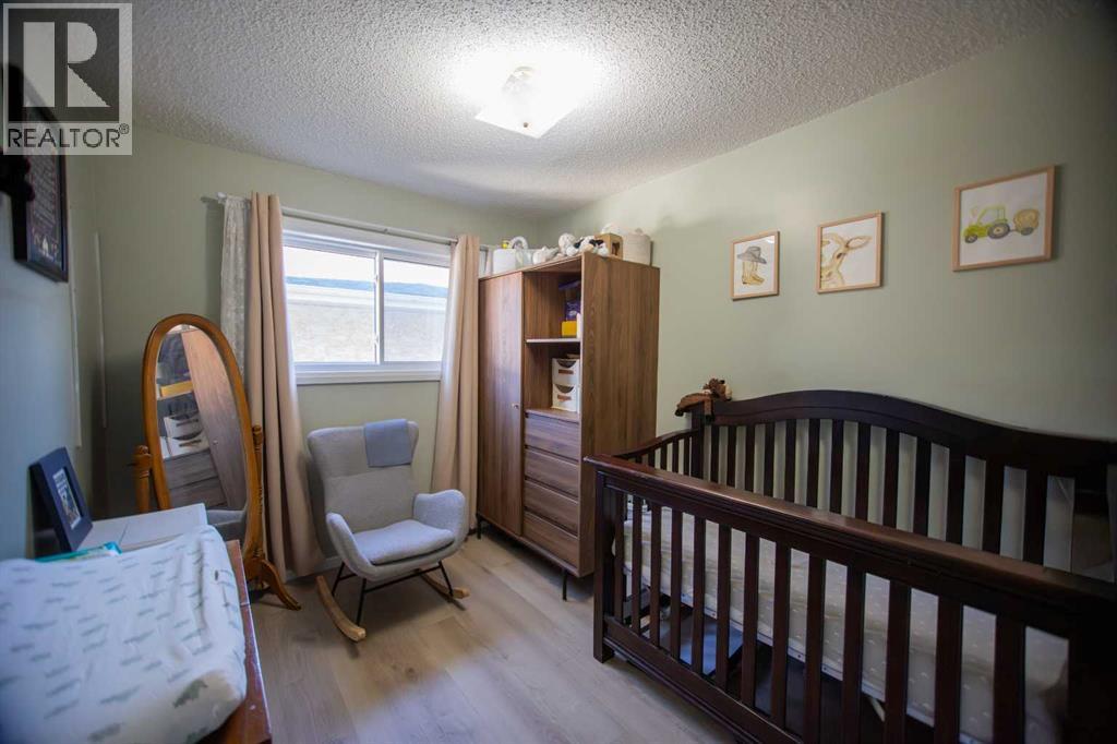 5116 38 Street Property Photo 15