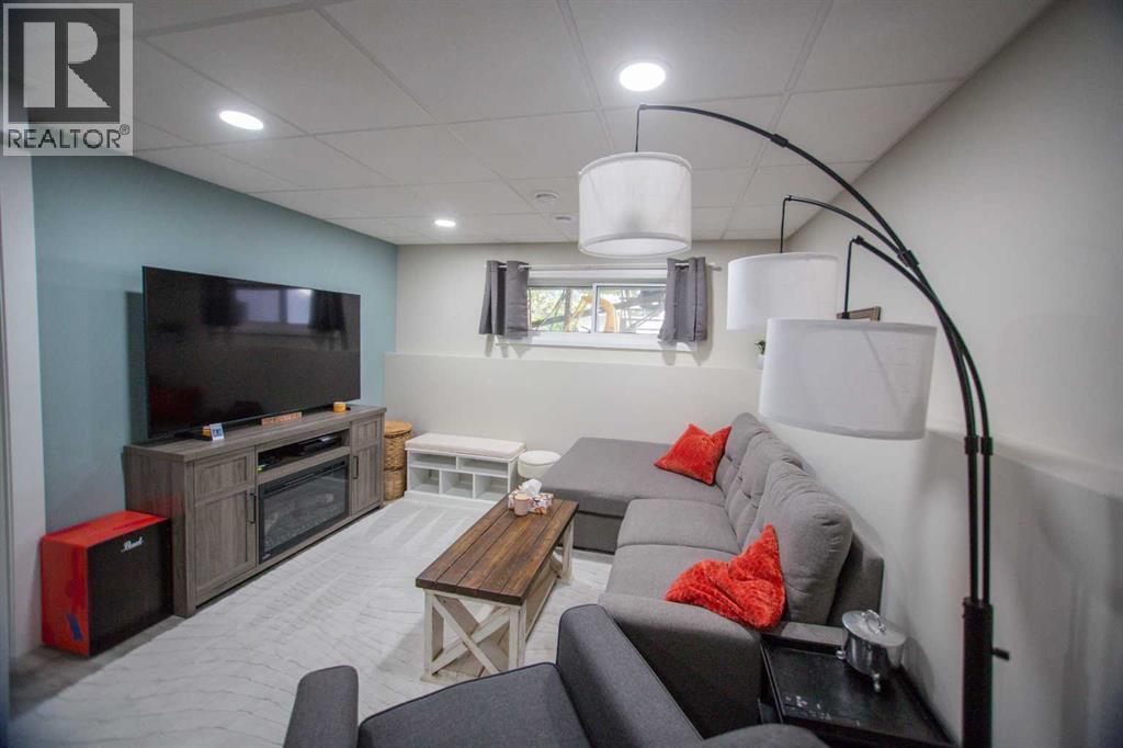 5116 38 Street Property Photo 17