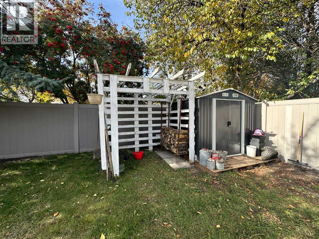 5116 38 Street Property Photo 19
