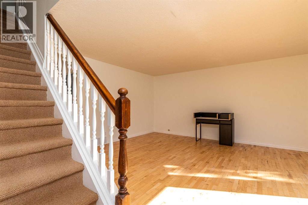 524026 Rr 20 Se-25-52-2-4 Property Photo 2