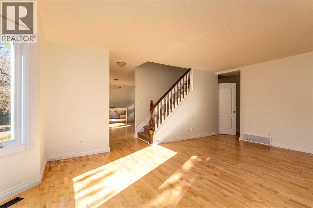 524026 Rr 20 Se-25-52-2-4 Property Photo 4