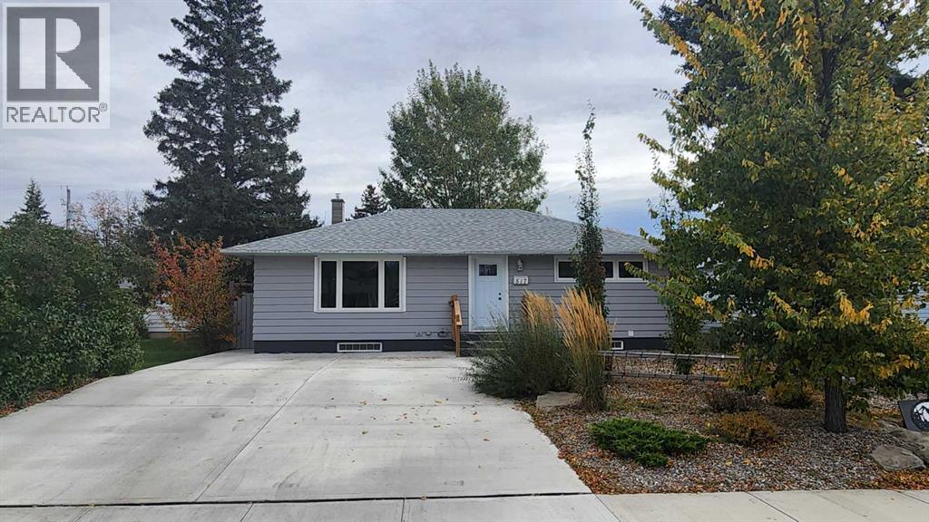 517 3 Street S Property Photo 1