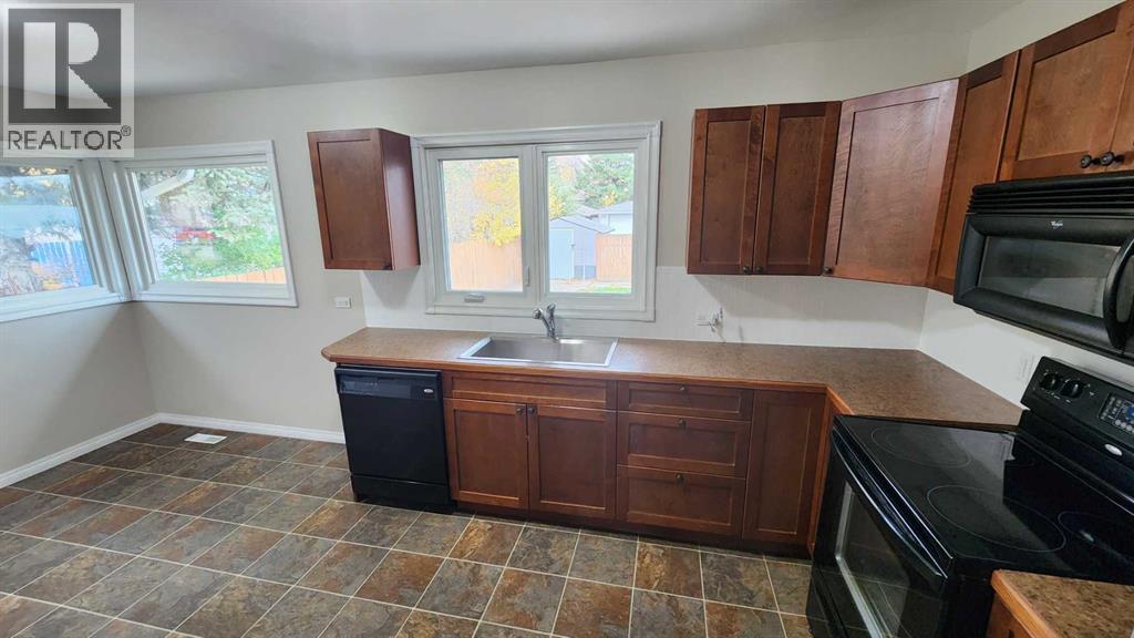 517 3 Street S Property Photo 14