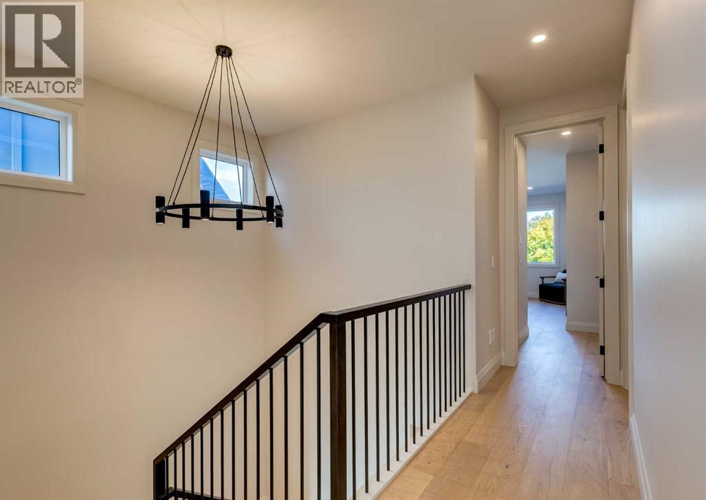 70a Montrose Crescent Ne Property Photo 28