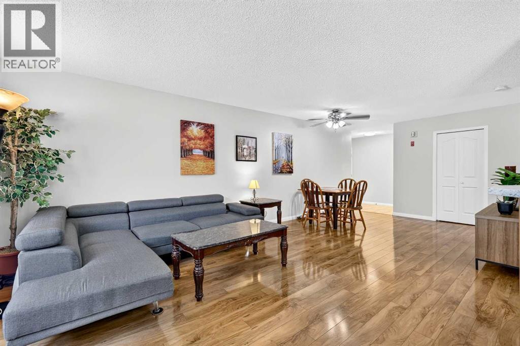 5105 Valleyview Park Southeast Property Photo 6