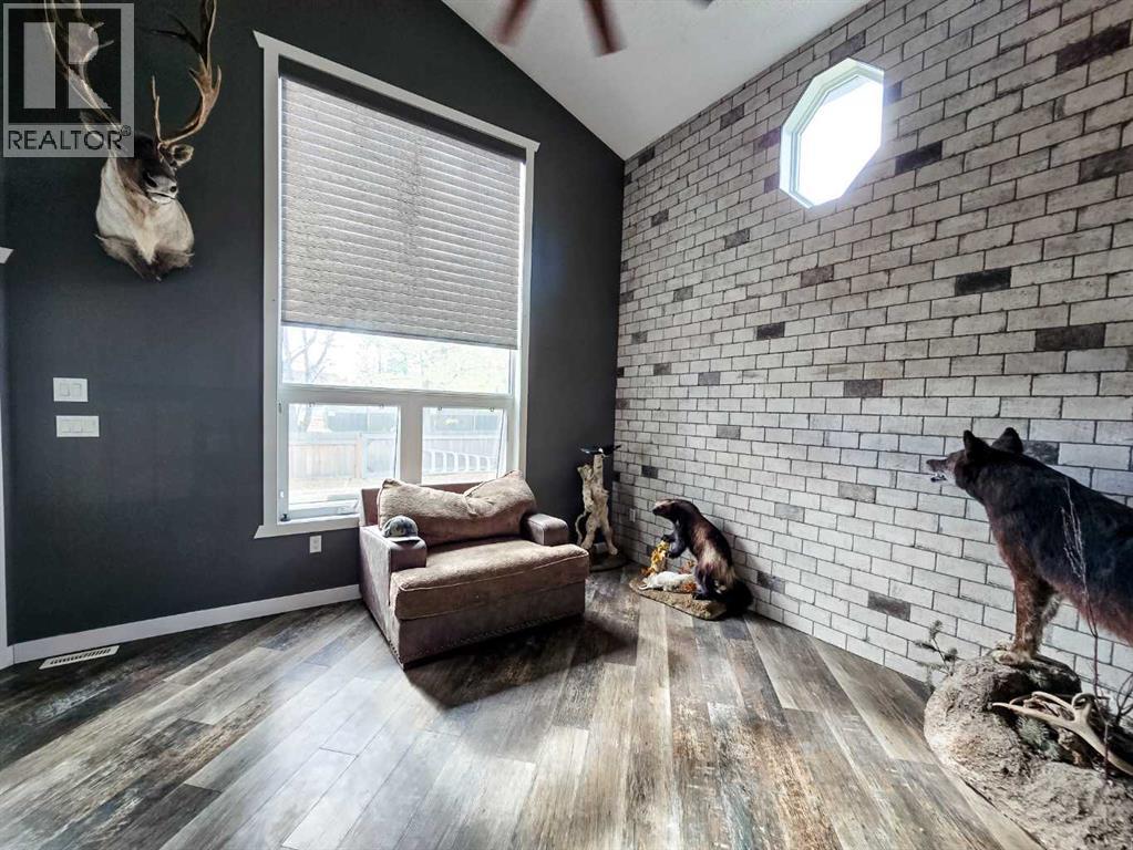 4818 16 Avenue Property Photo 4