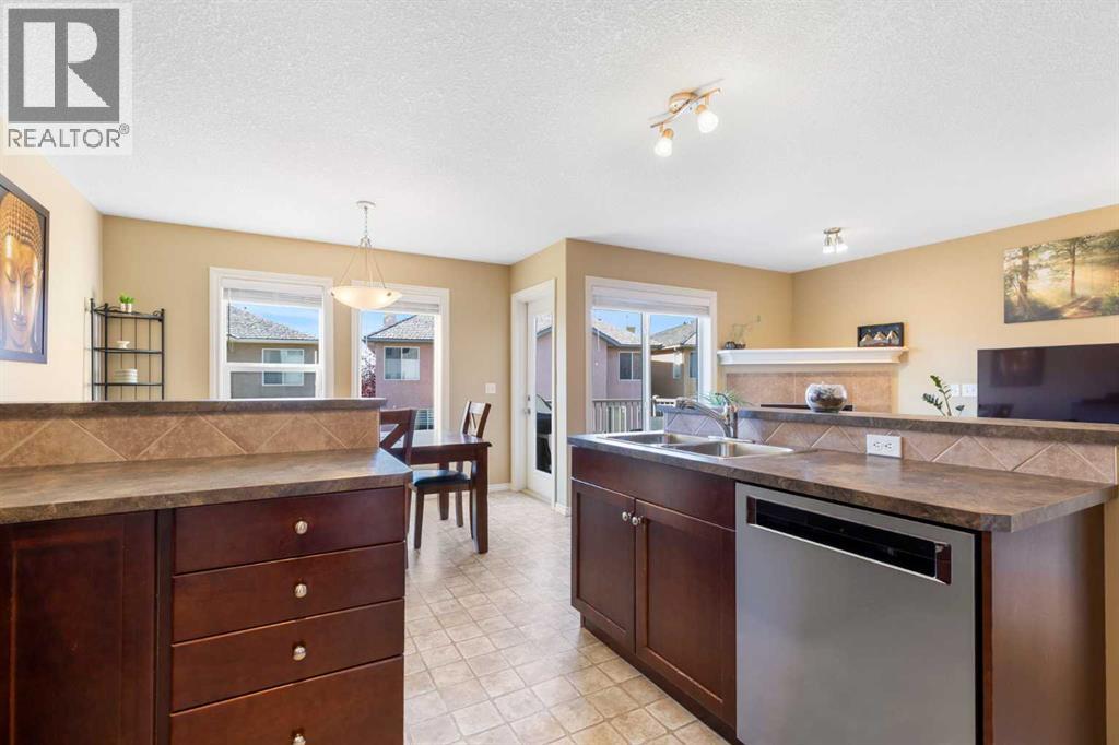 11 Royal Crest Court Nw Property Photo 5