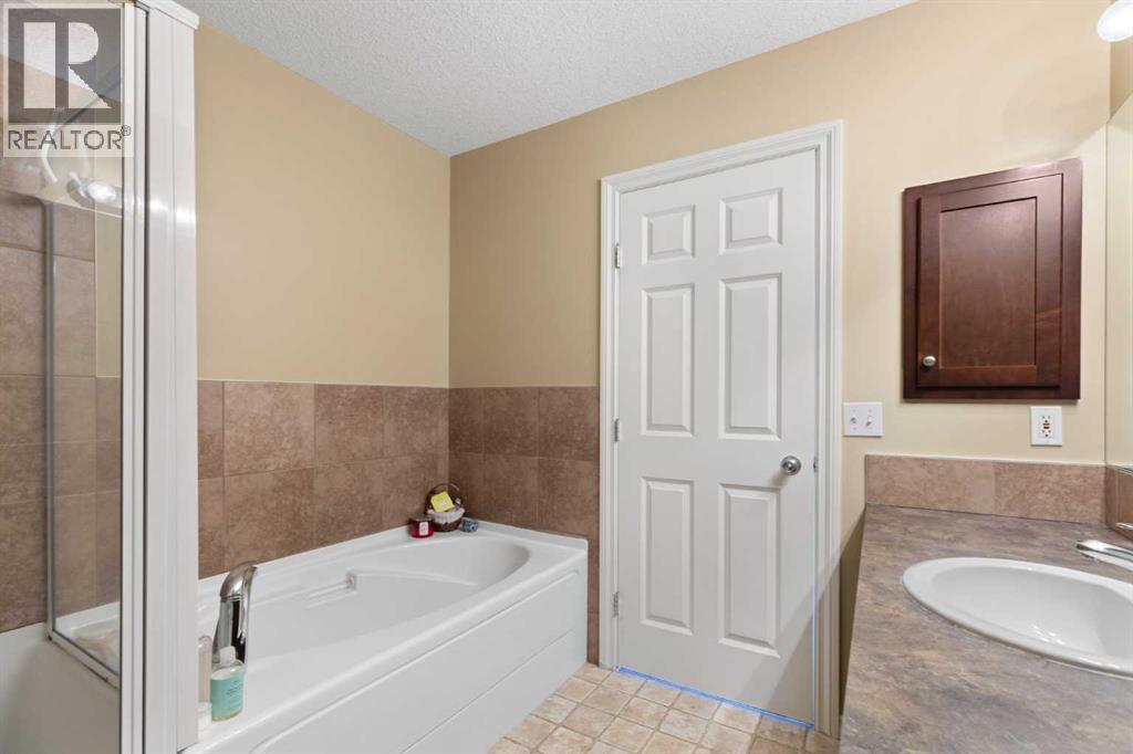 11 Royal Crest Court Nw Property Photo 22