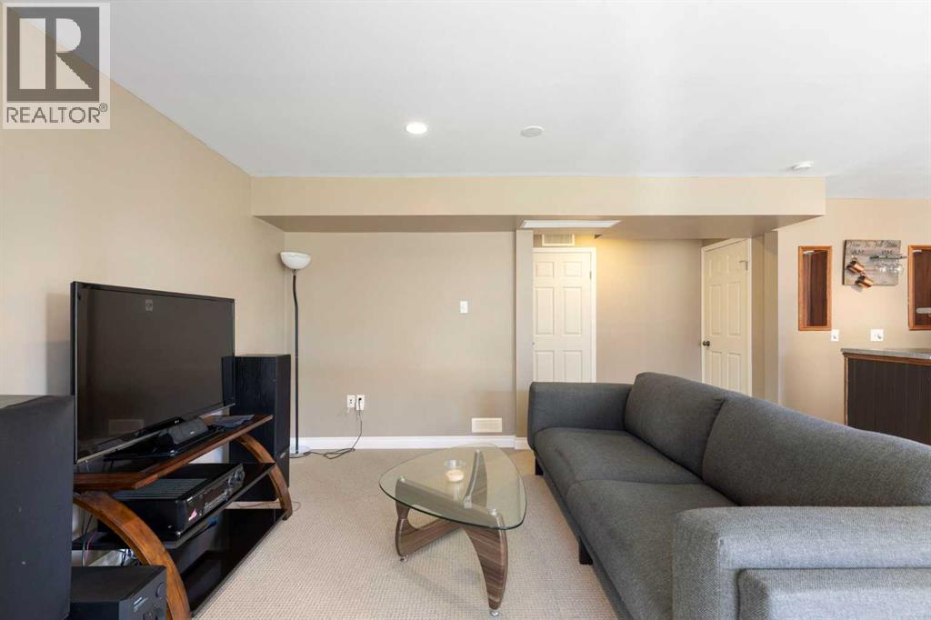 11 Royal Crest Court Nw Property Photo 28