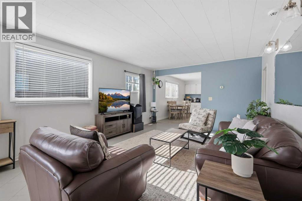 5036 51a Street Property Photo 6