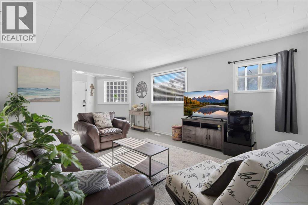 5036 51a Street Property Photo 7