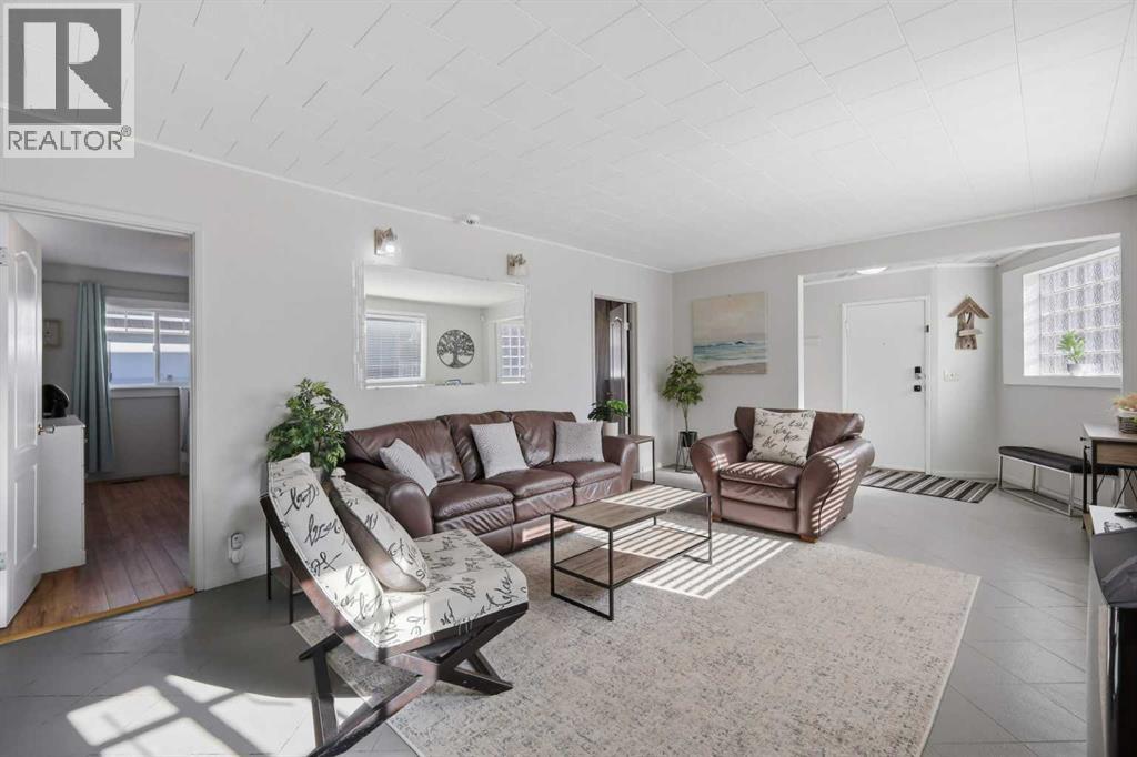 5036 51a Street Property Photo 8