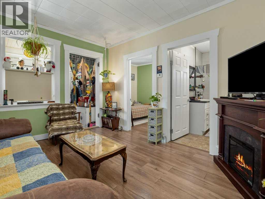 11713 20 Avenue Property Photo 6