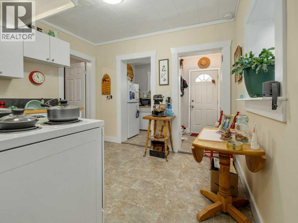 11713 20 Avenue Property Photo 11