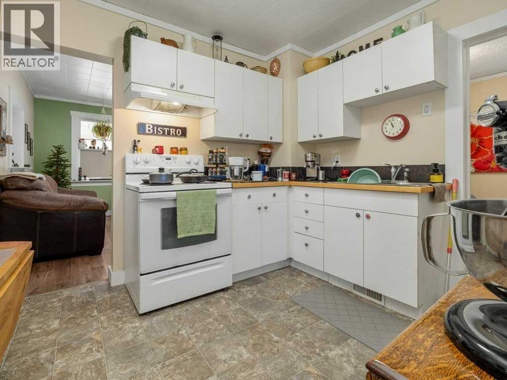 11713 20 Avenue Property Photo 12