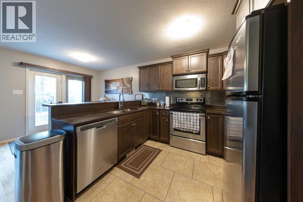 1407 53 Avenue Property Photo 4