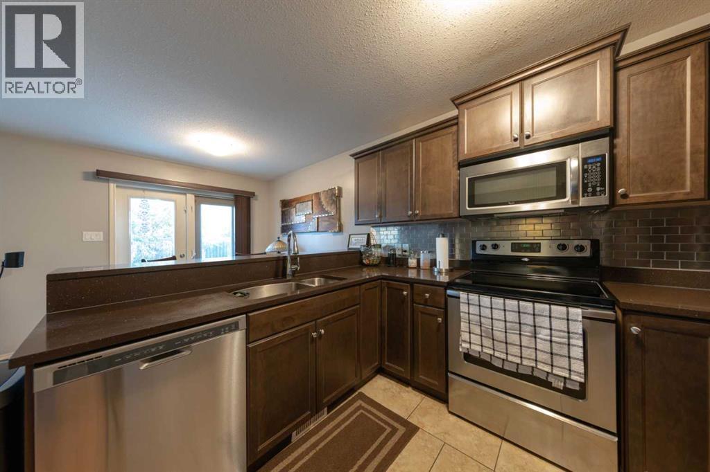1407 53 Avenue Property Photo 6
