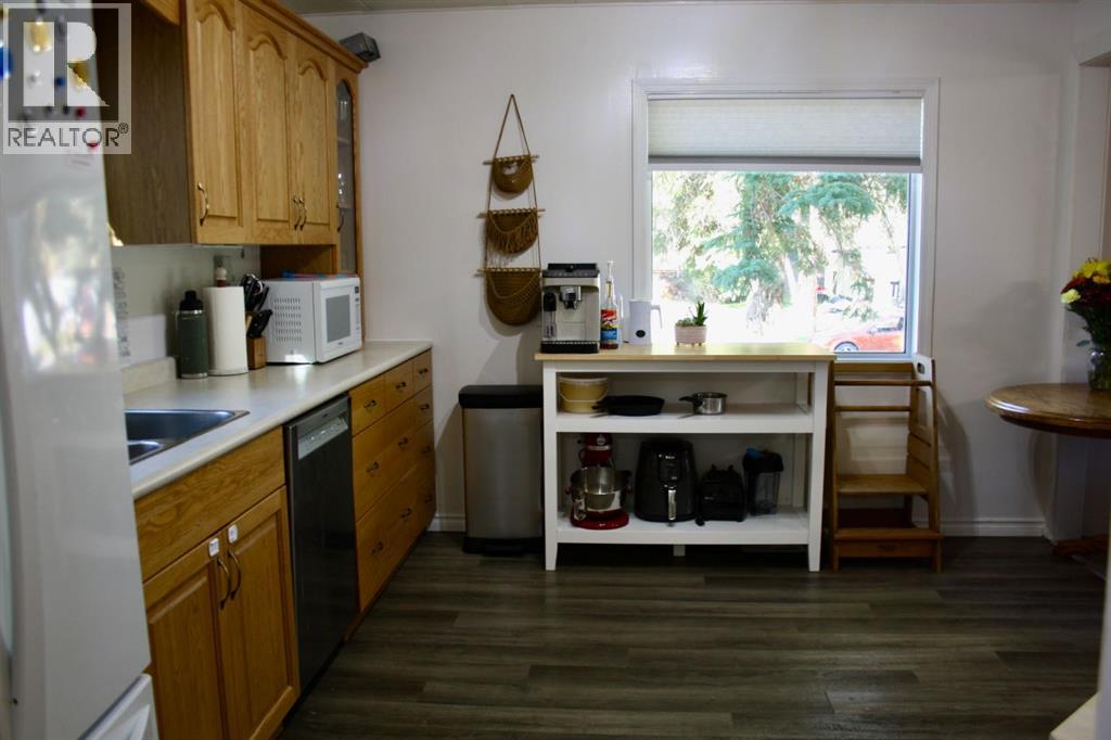 20 2nd Street E Property Photo 8