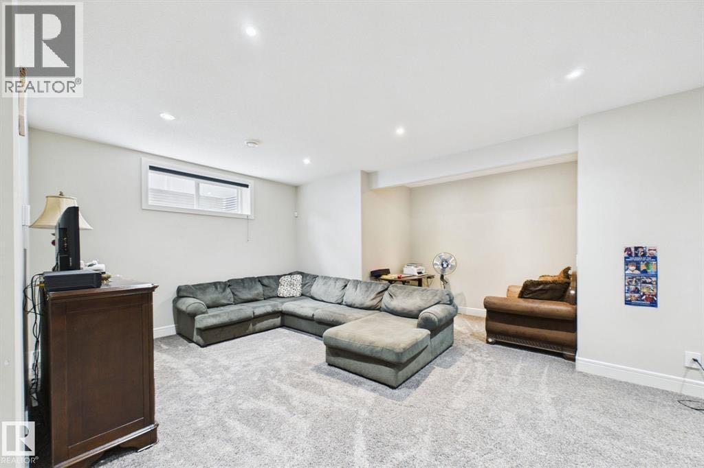 48 Lundberg Crescent Property Photo 33