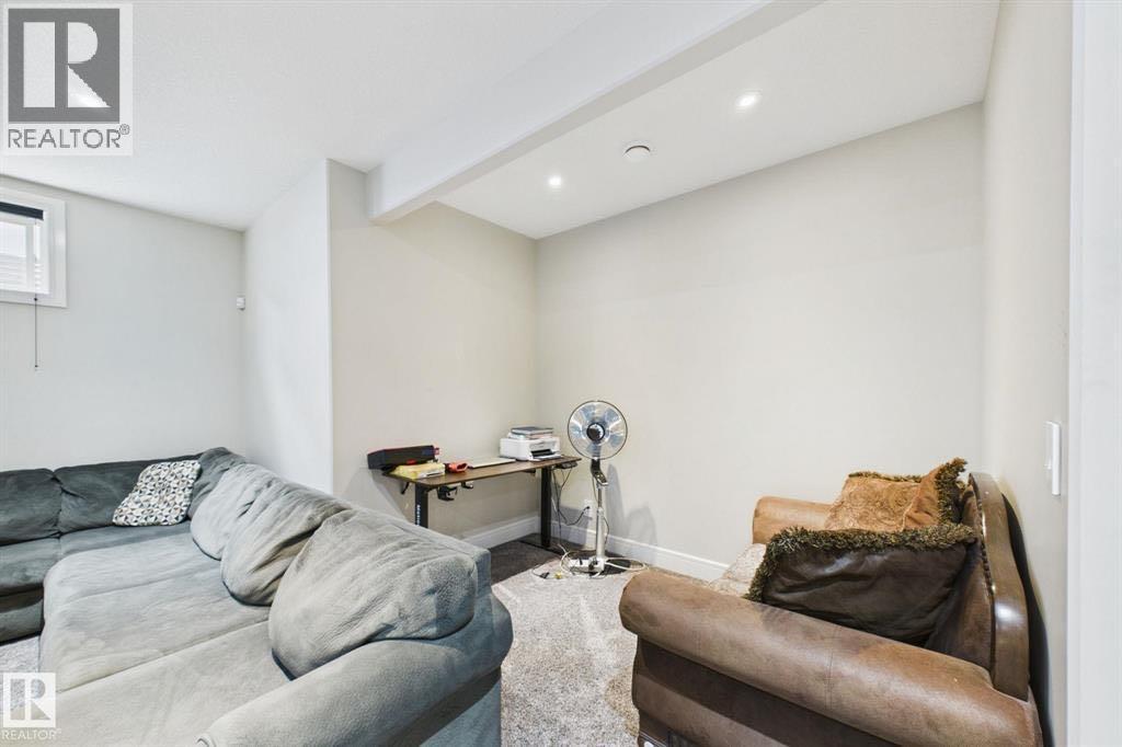 48 Lundberg Crescent Property Photo 35