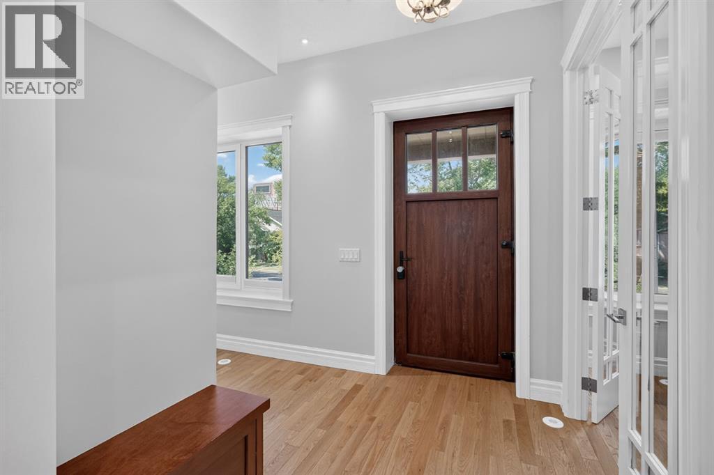 1640 16 Street Se Property Photo 2