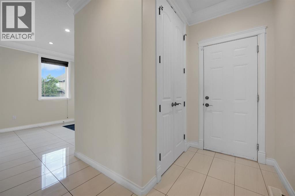40 Baywater Court Sw Property Photo 5
