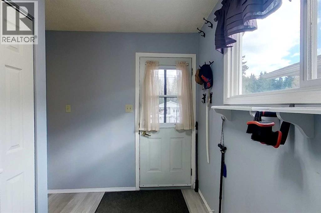 1892 63 Street Property Photo 10